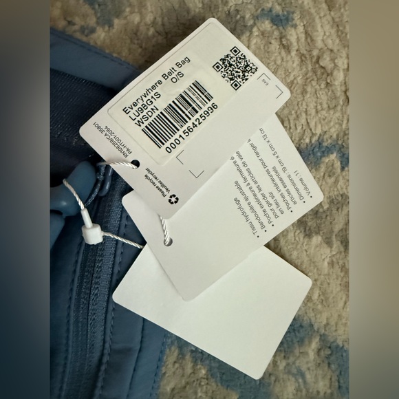 Lululemon Everywhere Belt Bag 1L Washed Denim - Picture 7 of 8